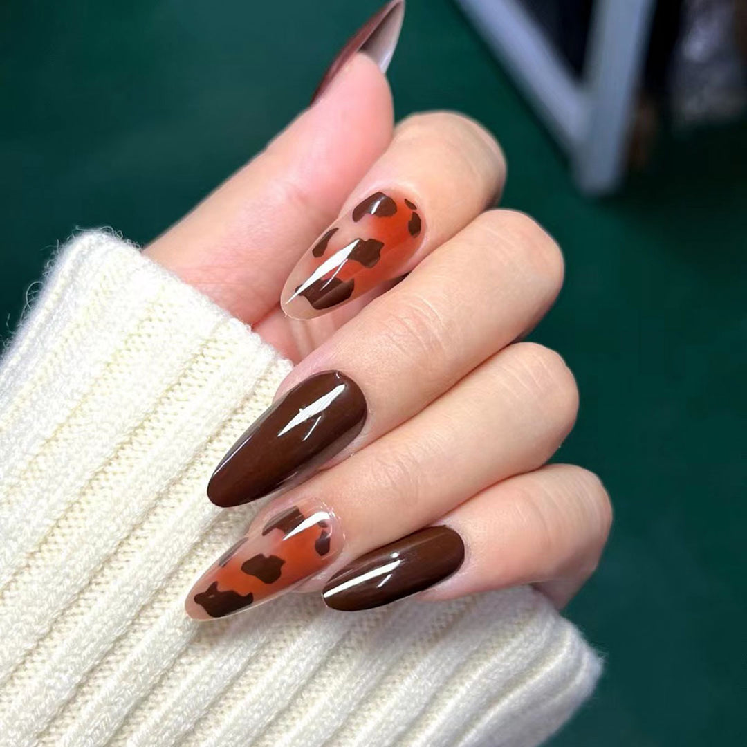 Künstlerische Stiletto Druck-Nägel mit abstraktem Design