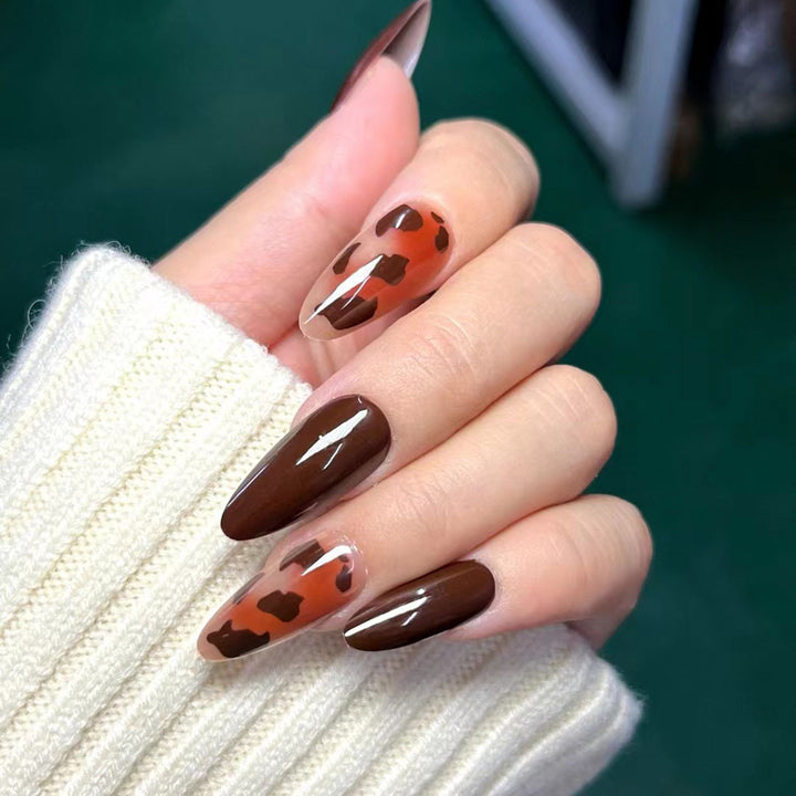 Künstlerische Stiletto Druck-Nägel mit abstraktem Design