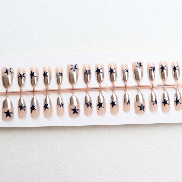 Stylische Press-On Nagelkunst Karnz