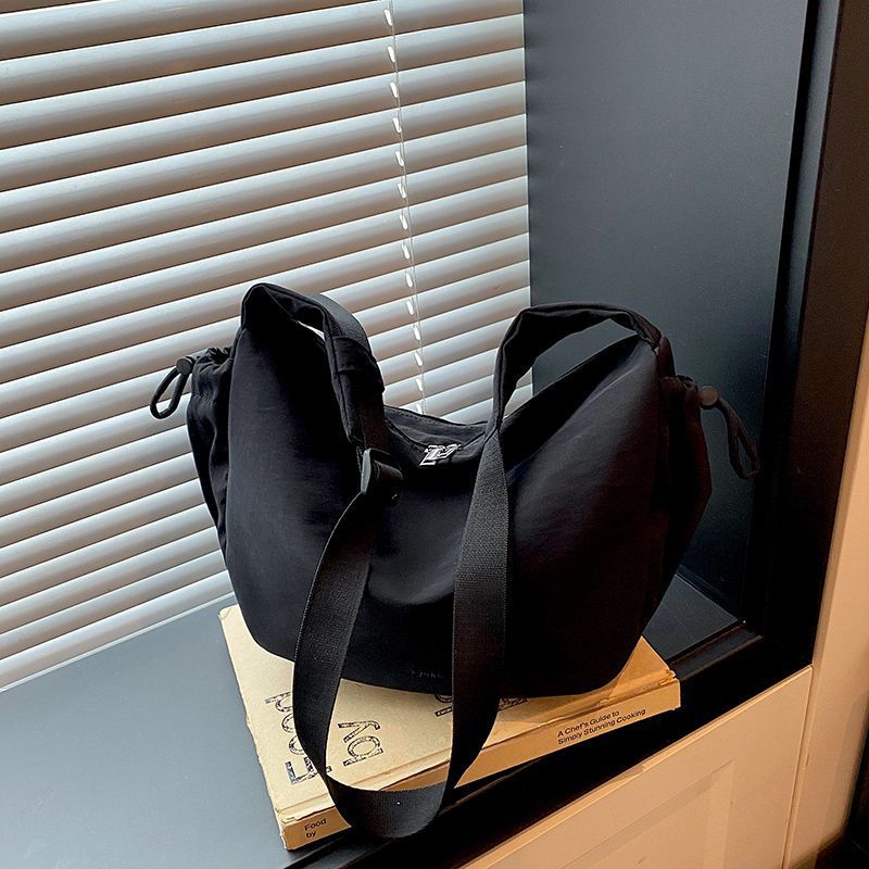 Entspannte Sling-Tasche Karnz