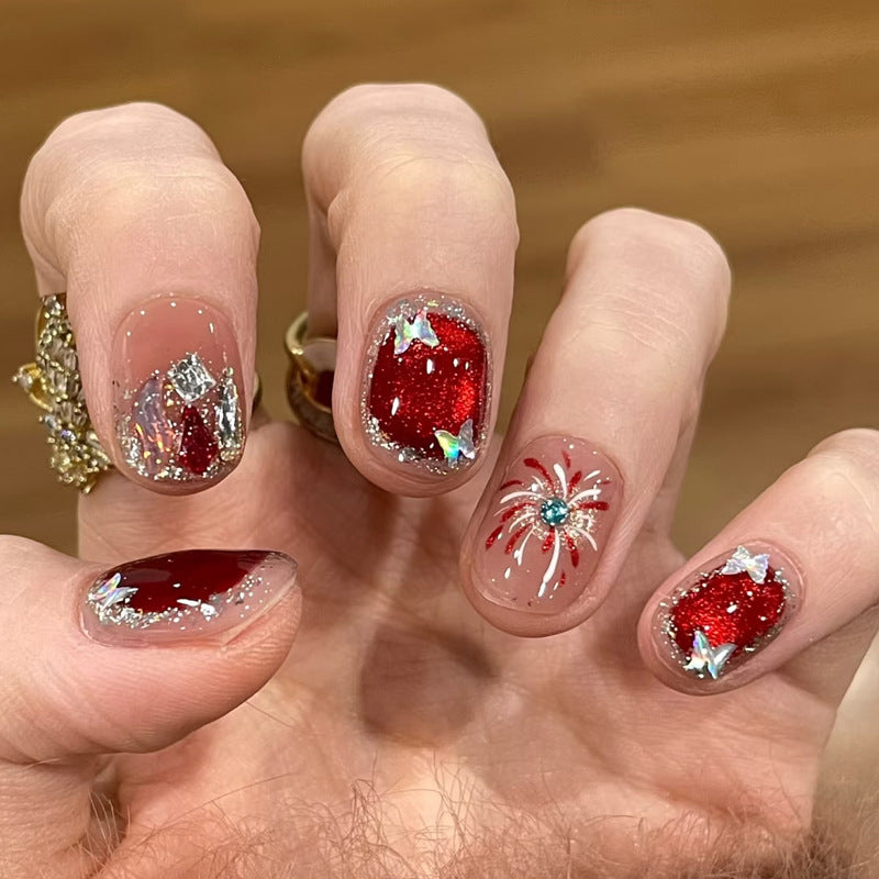 Kunstnagelset mit funkelnden Glitzer- und kreativen Designakzenten Karnz