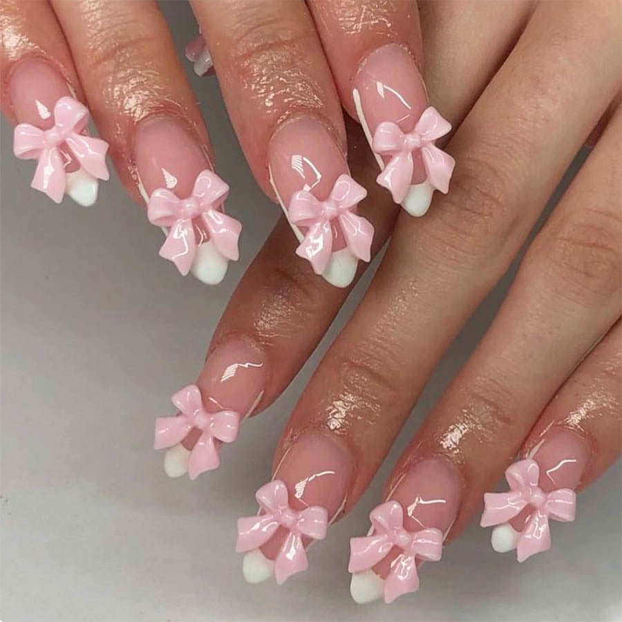 Kunstnagelset mit verspielten Schleifenakzenten Karnz