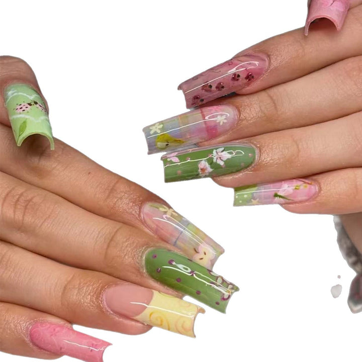 Moderner Kunstnagelset Karnz