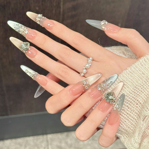 Glamouröse Stiletto Press-On Nagelset mit Kristallakzenten
