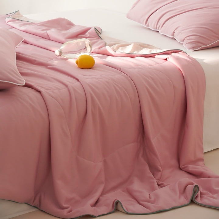 Leichte Steppdecke aus Mikrofaser-Satin, atmungsaktiv und hypoallergen