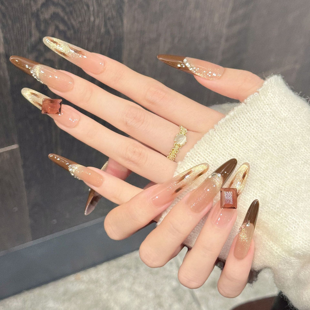 Luxuriöses Press-On Nagelkunst-Set mit glitzernden Akzenten