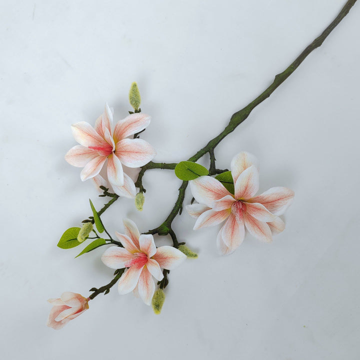 Lebensechte Blumenspitze mit weichen Blütenblättern