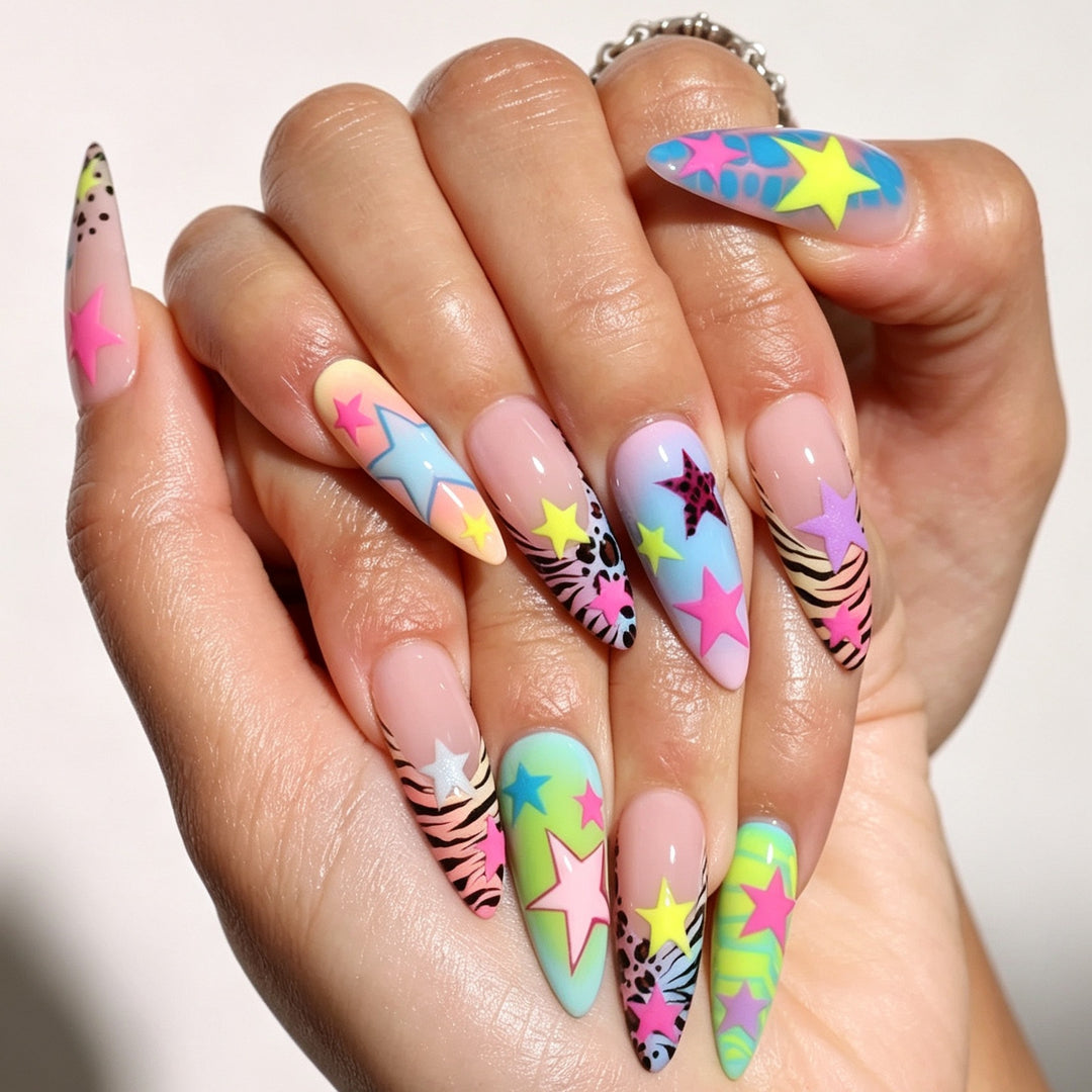 Kunstnagelset mit bunten 3D-Sternmotiven Karnz