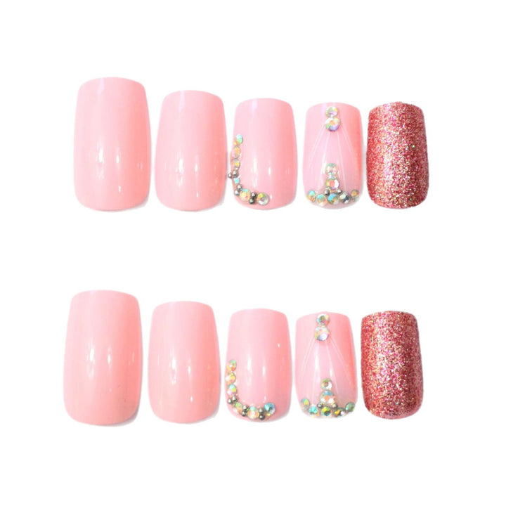 Dekorative Glitzernde Nagelkunst Karnz