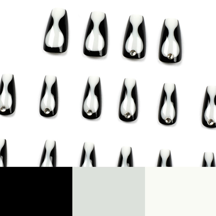 Kunstvolle Nagelverlängerungen mit eleganten Akzenten Karnz