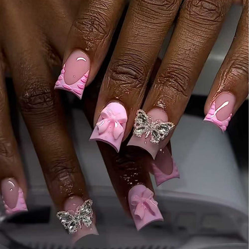Dekorative von Schmetterlingen inspirierte Nagelverstärkungen Karnz