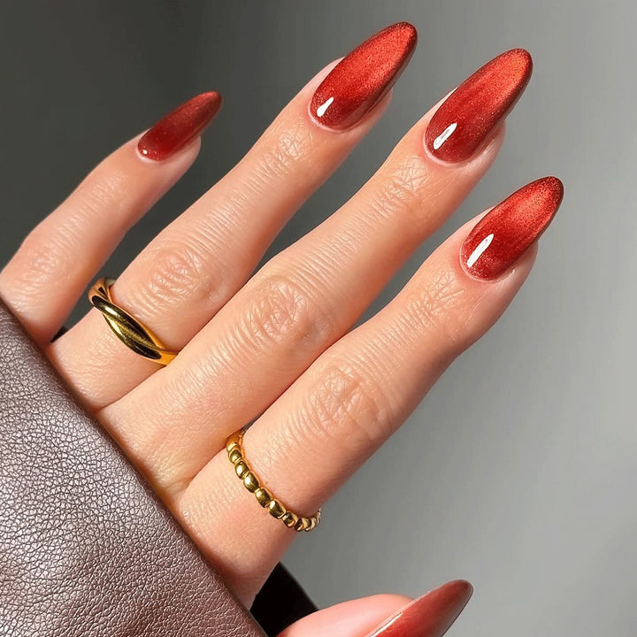 Glänzende Stiletto-Nageltipps
