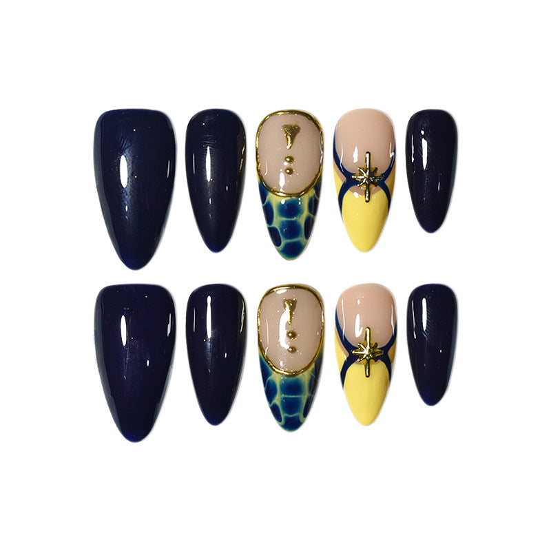 Dekorative Nagelkunst Karnz