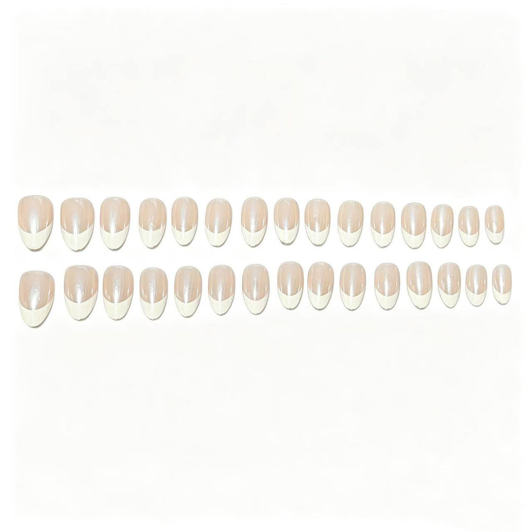 Elegantes French Tip Nagelkunstset Karnz