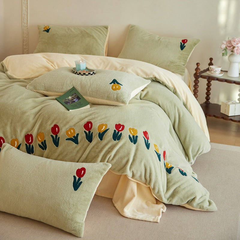 Kuschelige Wendebettwäsche aus Mikrofleece mit Tulpenstickerei