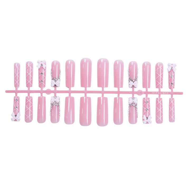 Kunstnagelset mit romantischen Schleifen- und Glitzerakzenten Karnz