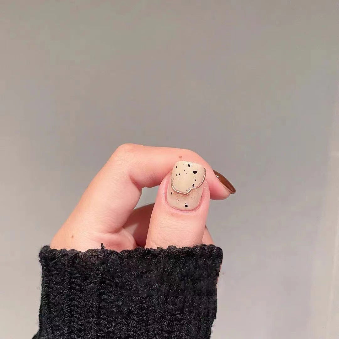 Kreative Press-On Nagelkunst