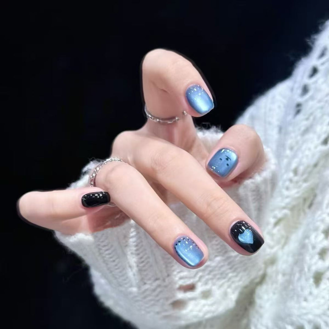 Künstlerisches Herzmuster Nagelkunstverlängerungen Karnz