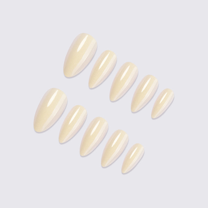 Premium Glänzendes Stiletto Press-On Nail Set Karnz