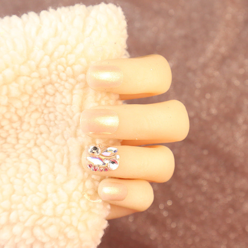 Elegantes Press-On-Nagel-Set mit Strass-Akzenten
