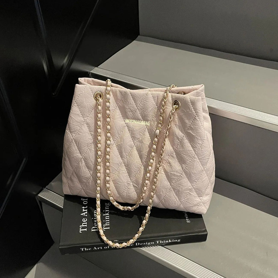 Gepolsterte Tote-Tasche mit Ketten-Details Karnz