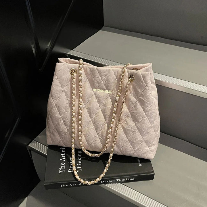 Gepolsterte Tote-Tasche mit Ketten-Details Karnz