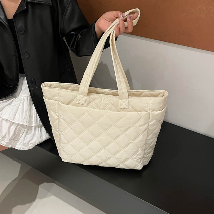 Isolierte gesteppten Einkaufstasche