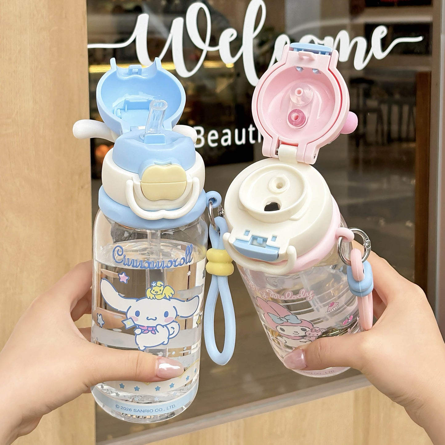 Damen Trinkflasche mit interaktivem Deckel und süßem Pochacco-Design Karnz