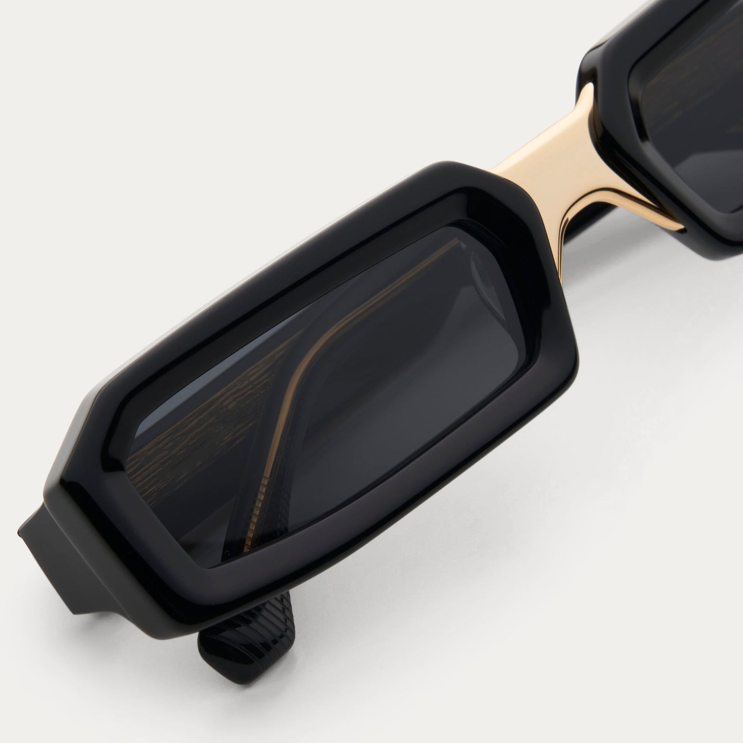 Damen stilvolle Sonnenbrille im modernen rechteckigen Design mit komfortablem Rahmen Karnz