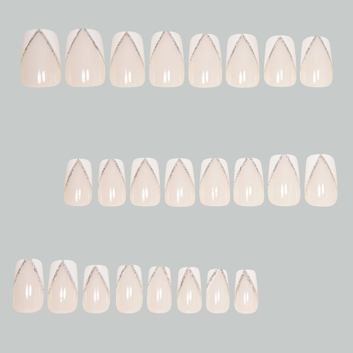 Elegante Press-On Nagelkunst Tipps mit Strass-Akzenten Karnz