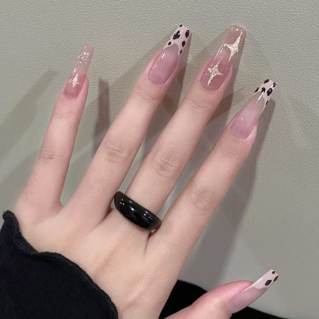 Dekorative Nagelkunst Karnz