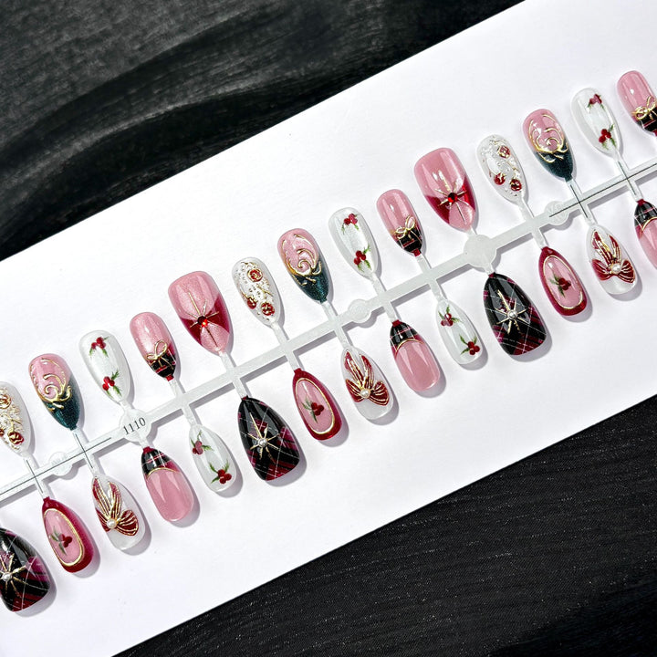 Künstlerisches, floral verziertes Press-On-Nagelset