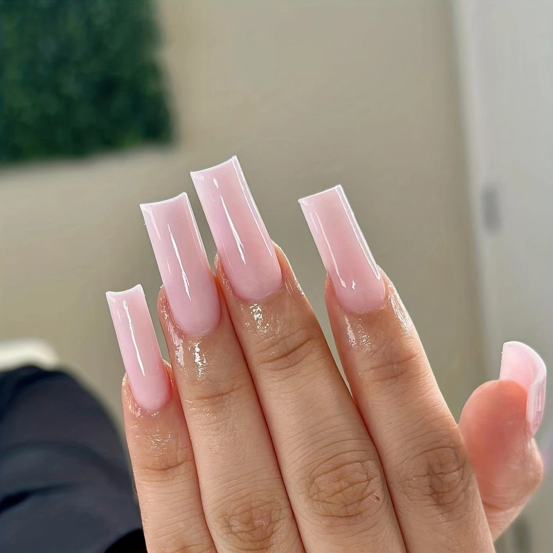 Kunstnagelset mit elegantem Hochglanz und modernem Design Karnz