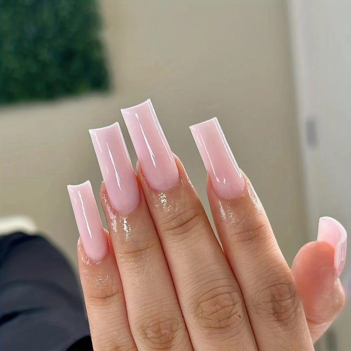 Kunstnagelset mit elegantem Hochglanz und modernem Design Karnz