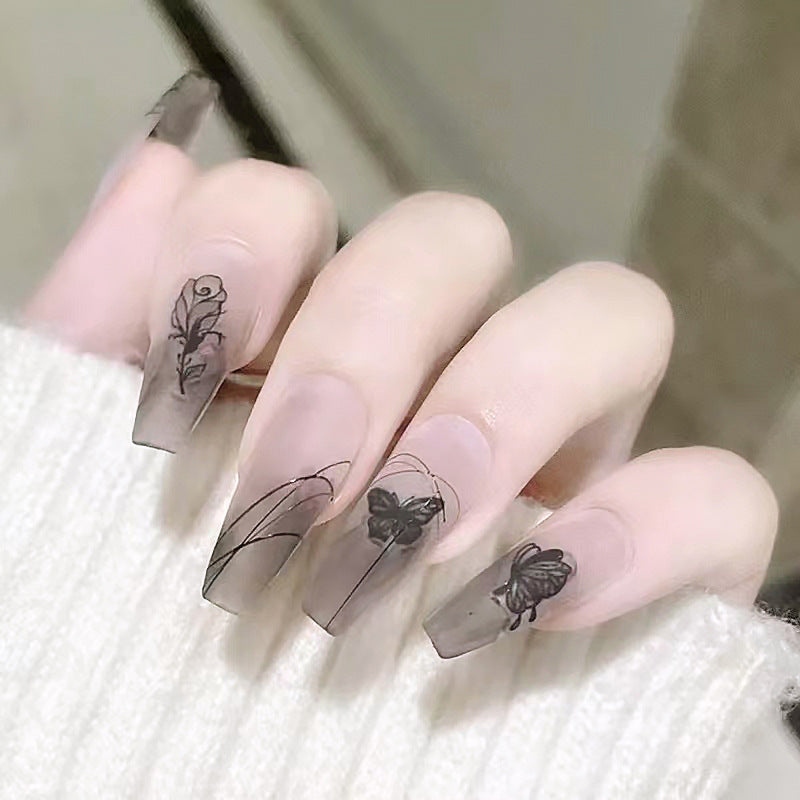 Kunstnägel mit floralen Designs Karnz