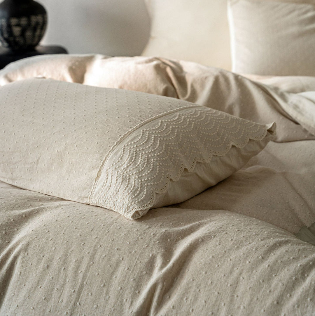 Gekräuselte Spitze Trim gesteppte Baumwoll-Bettüberwurf Set mit gepunkteter Matelassé-Textur