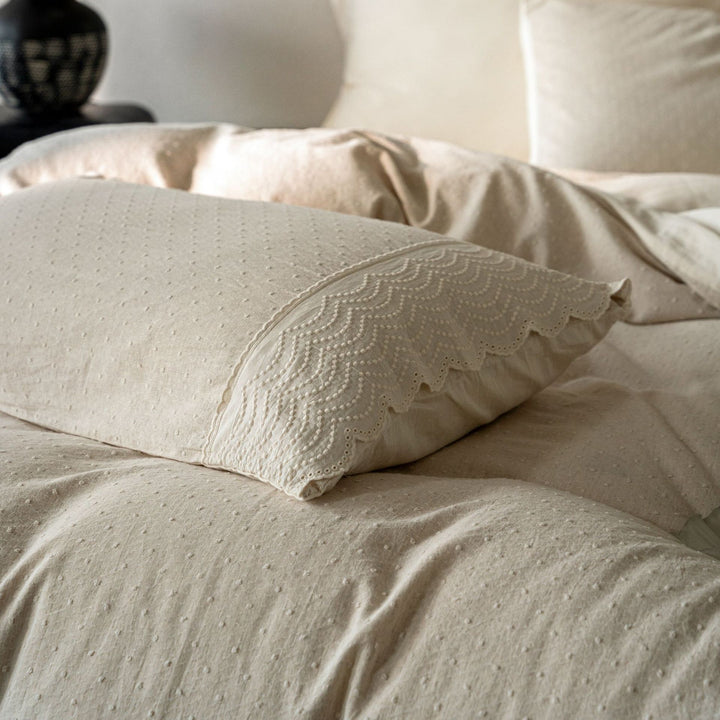 Gekräuselte Spitze Trim gesteppte Baumwoll-Bettüberwurf Set mit gepunkteter Matelassé-Textur