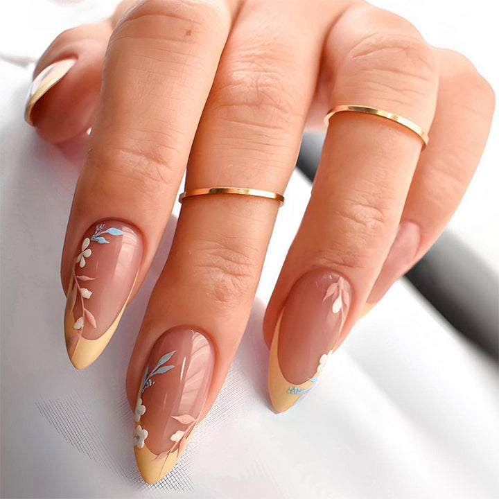 Dekorativer Press-On-Nagelset mit floralem und elegantem Design Karnz