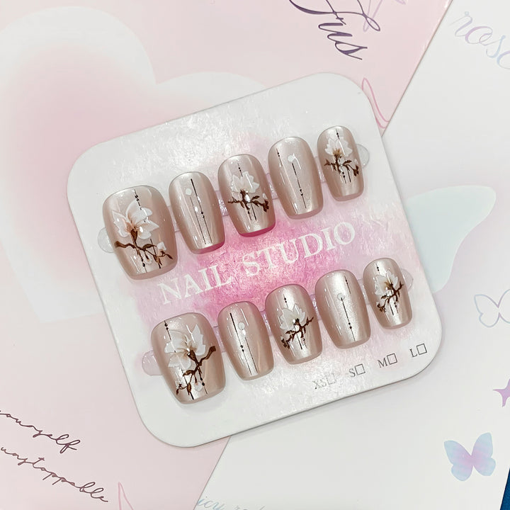 Kunstvolle und elegante Nagelspitzen Karnz