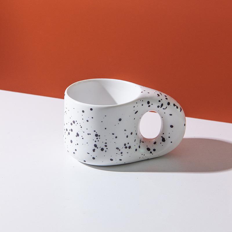 Elegante gewellte Keramikteller