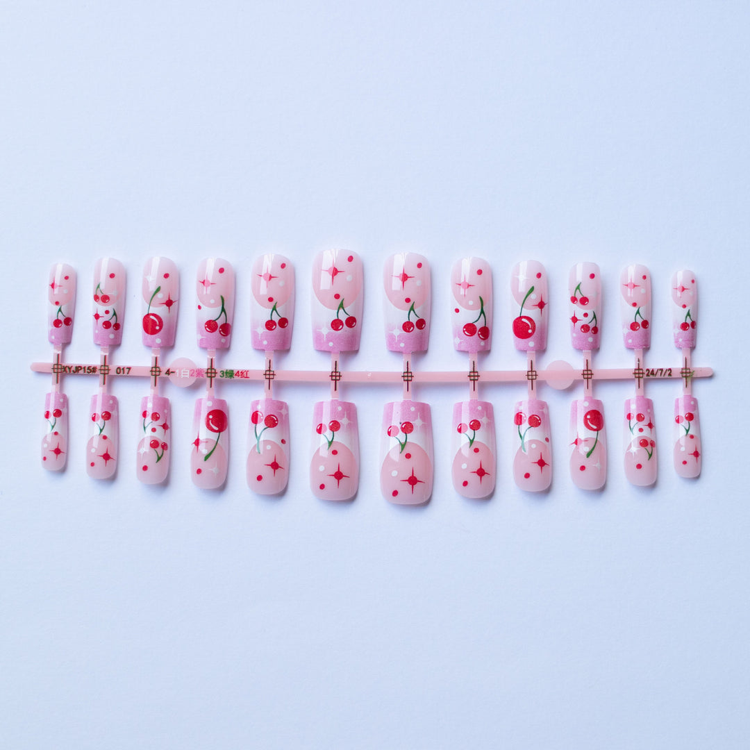 Künstlerische Kirschblüten-Nagelkunst