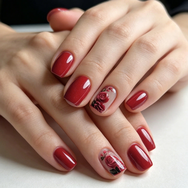 Detailliertes florales Nagelkunst-Set Karnz