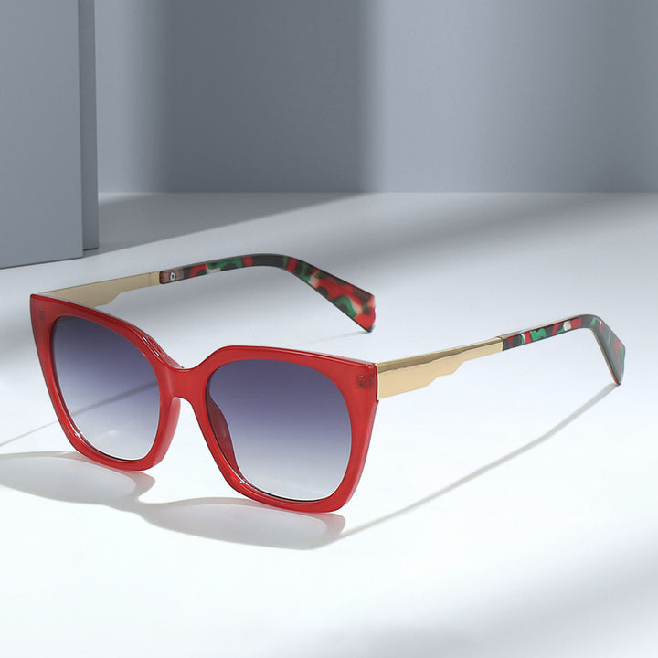 Damen Oversized-Sonnenbrille mit elegantem transparentem Rahmen und goldenen Akzenten Karnz
