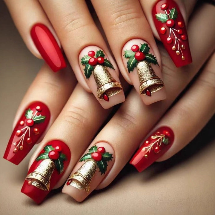 Kunstnagelset mit festlichem Weihnachtsdesign und Glitzerdetails Karnz