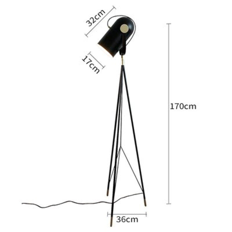 Moderne verstellbare Stehlampe mit Dreibeinfuß