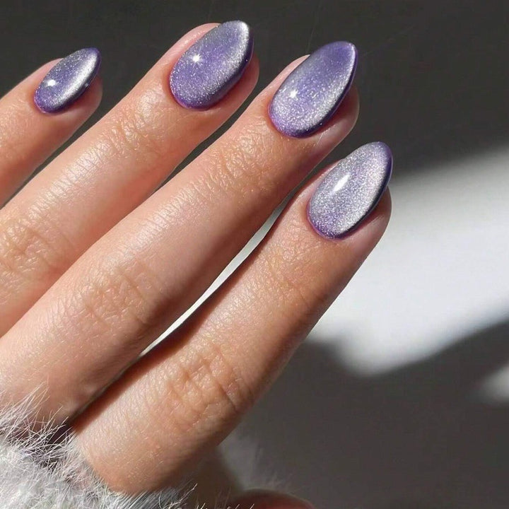 Elegante Kunstnägel mit schimmerndem Übergangseffekt Karnz