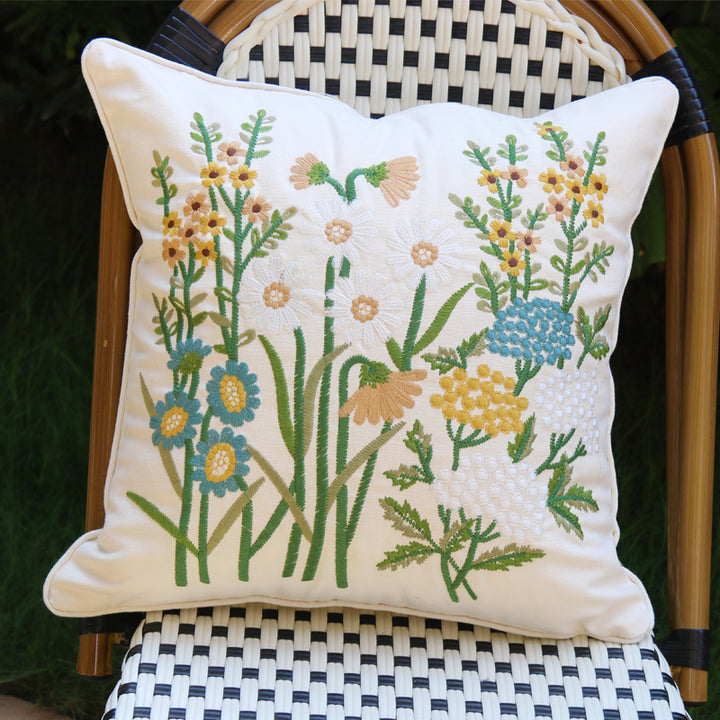 Quadratischer Kissenbezug mit handgesticktem Wildblumen‑Relief, Leinen‑Baumwollmix und verdecktem Reißverschluss Karnz