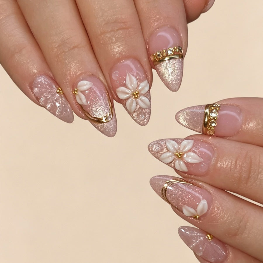 Elegantes Kunstnagelset mit Blumen- und Glitzerelementen Karnz