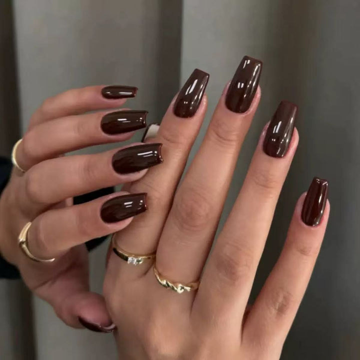 Kunstnagelset mit elegantem Hochglanz und luxuriösem Finish Karnz