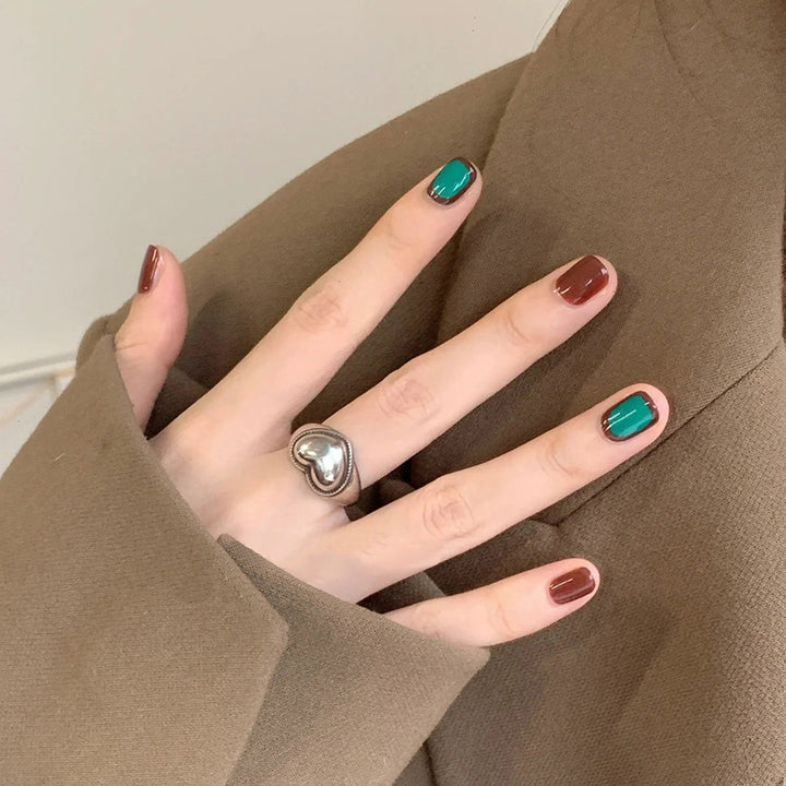 Dekoratives Press-On Nagelkunst-Set Karnz